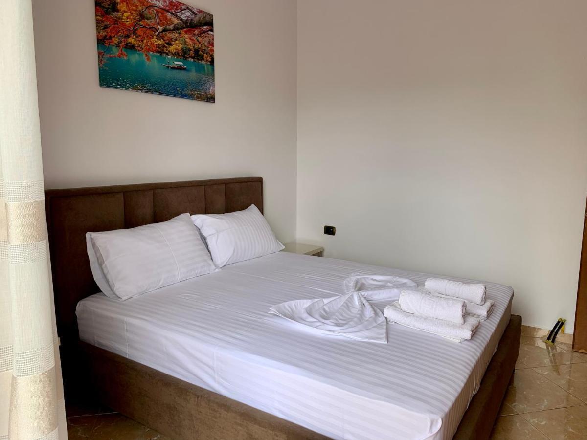 Bardhi Apts Sarandë Esterno foto