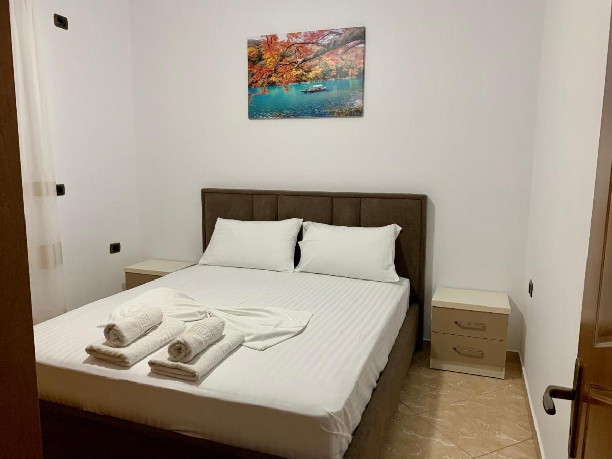Bardhi Apts Sarandë Esterno foto