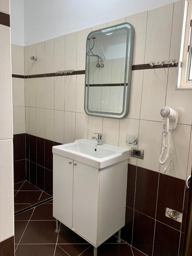 Bardhi Apts Sarandë Esterno foto
