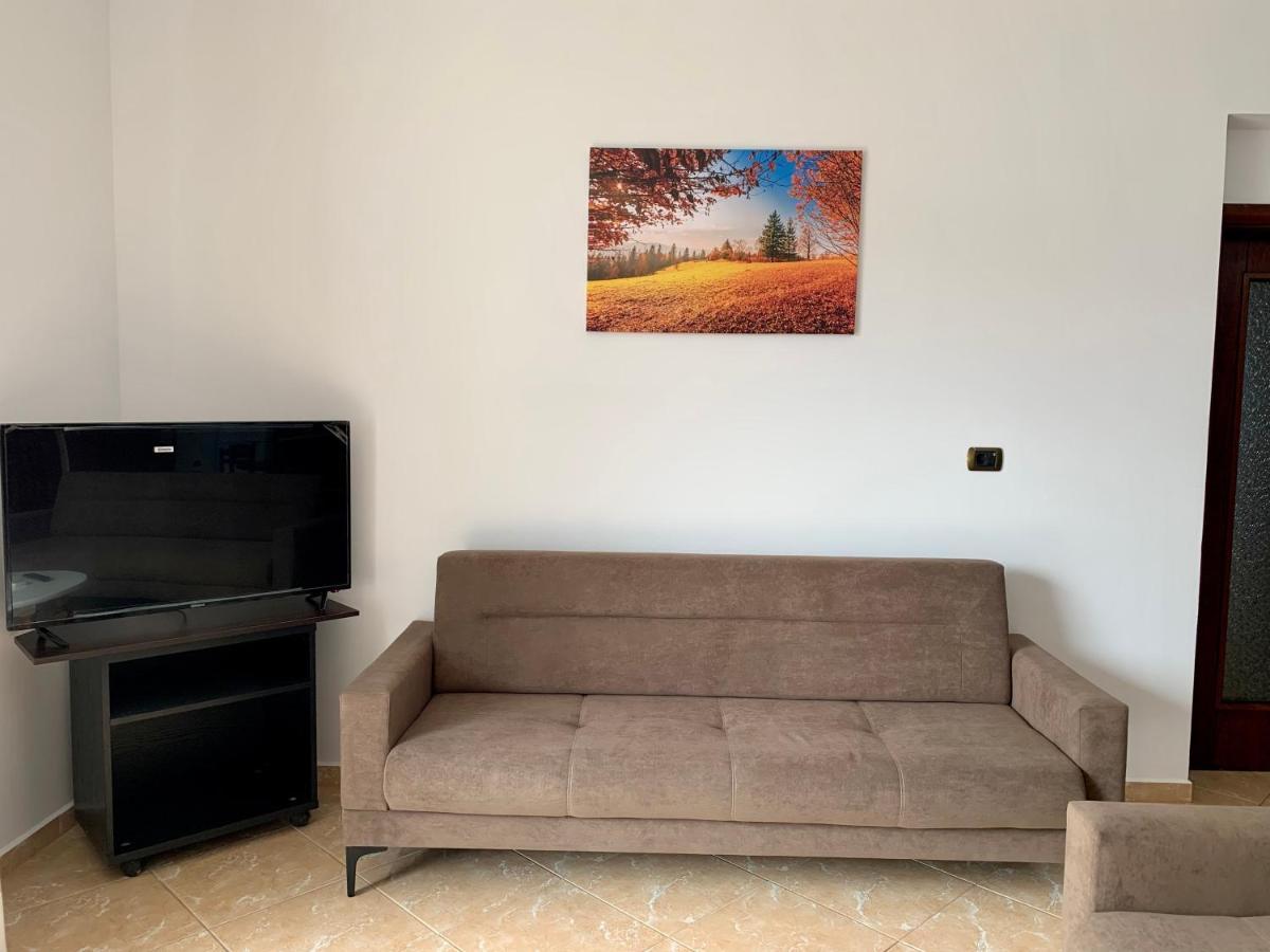 Bardhi Apts Sarandë Esterno foto