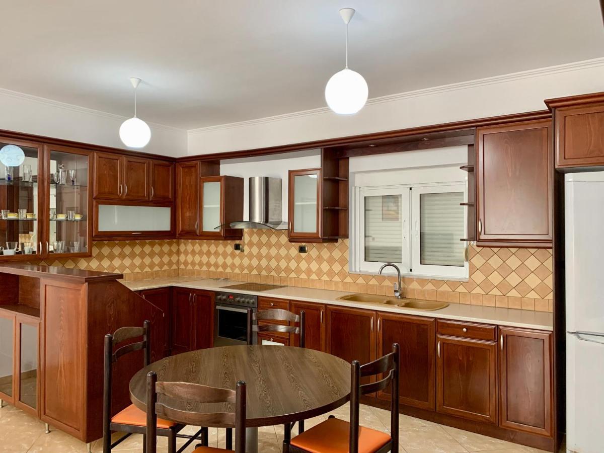Bardhi Apts Sarandë Esterno foto